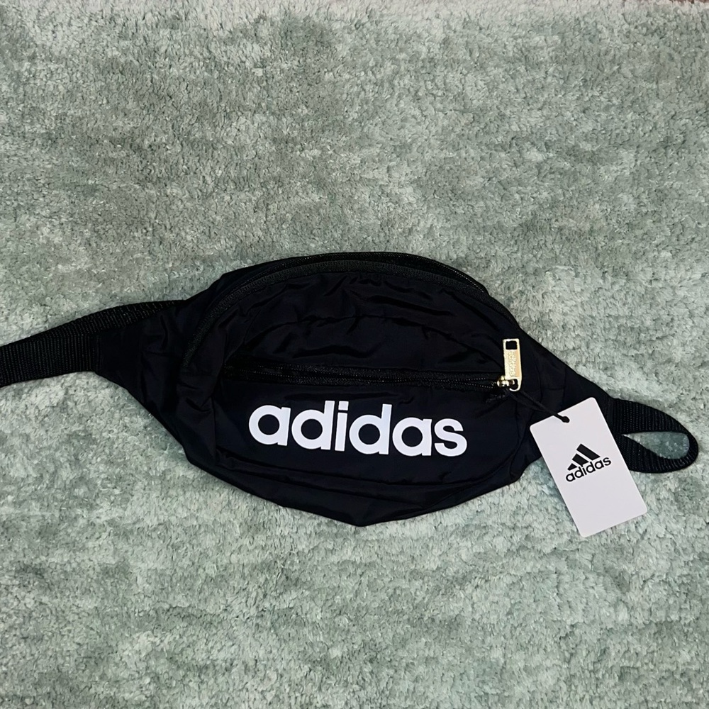⭐️NEW⭐️ NWT ADIDAS Core Waist Pack